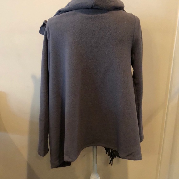 Rosette fleece fringe wrap - Picture 2 of 3